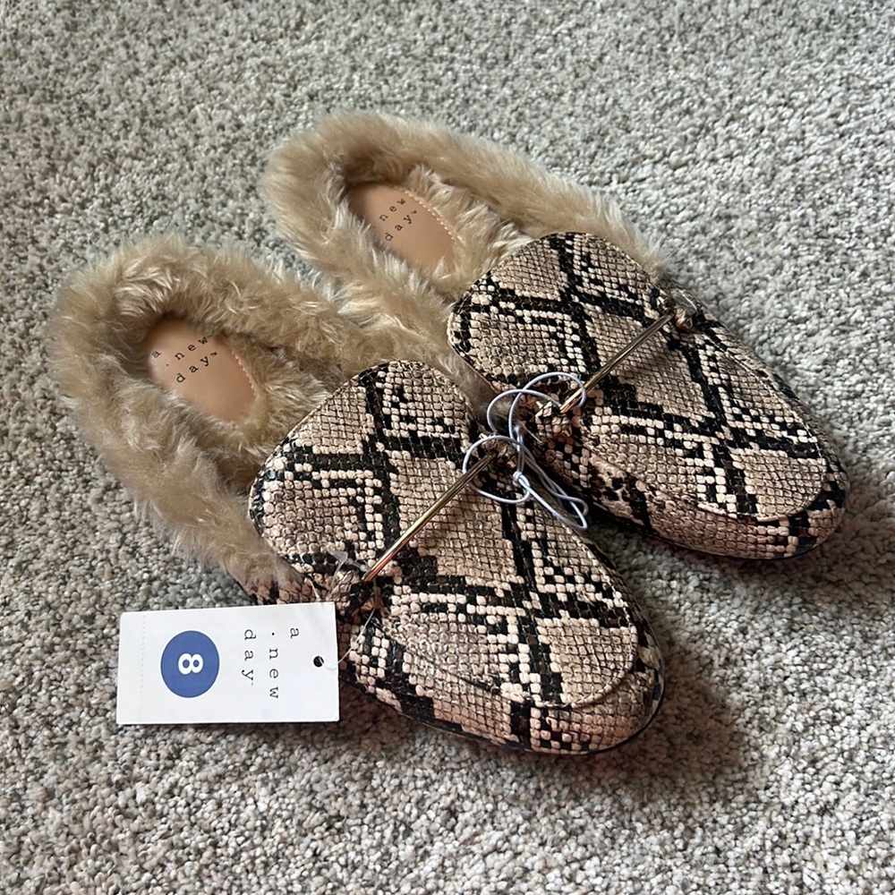 Sale 2 for $15. Women’s loafers/slippers